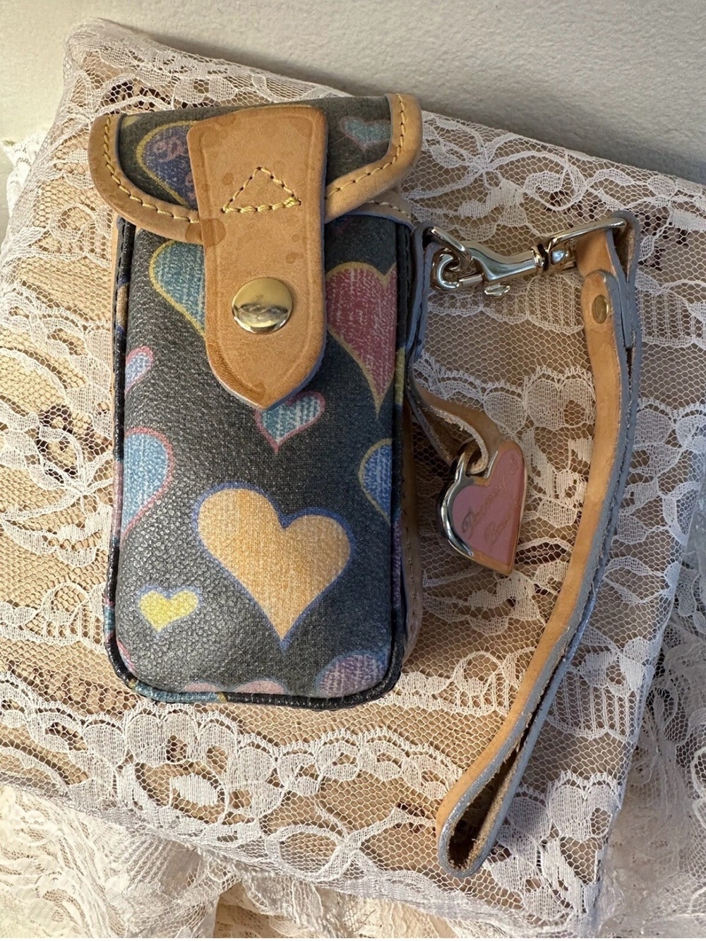 Dooney & Bourke Bags ⚠️ Dooney & Bourke North South Crayon Heart Phone Wristlet👇